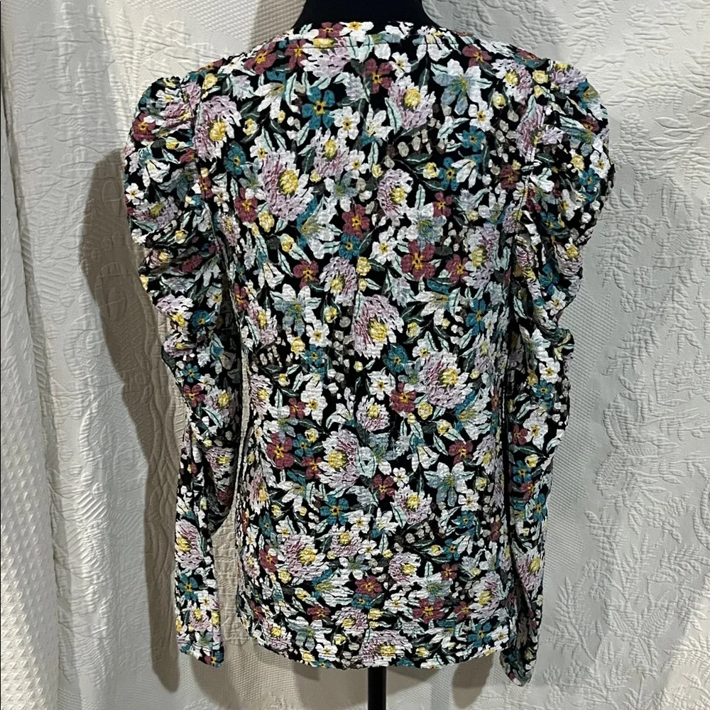 Loft Floral Shirred V-Neck Puff Sleeve Top,‎ size medium